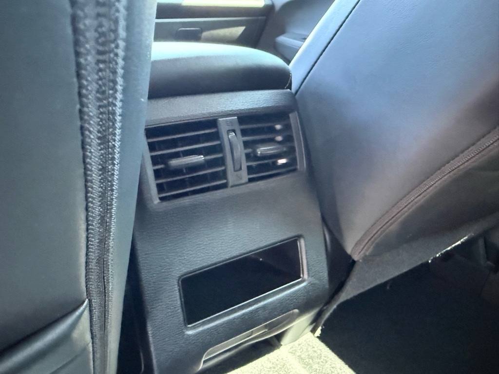 Vehicle image 18 of 25
