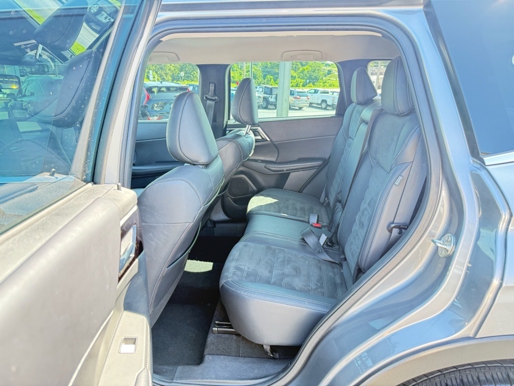Vehicle image 12 of 25