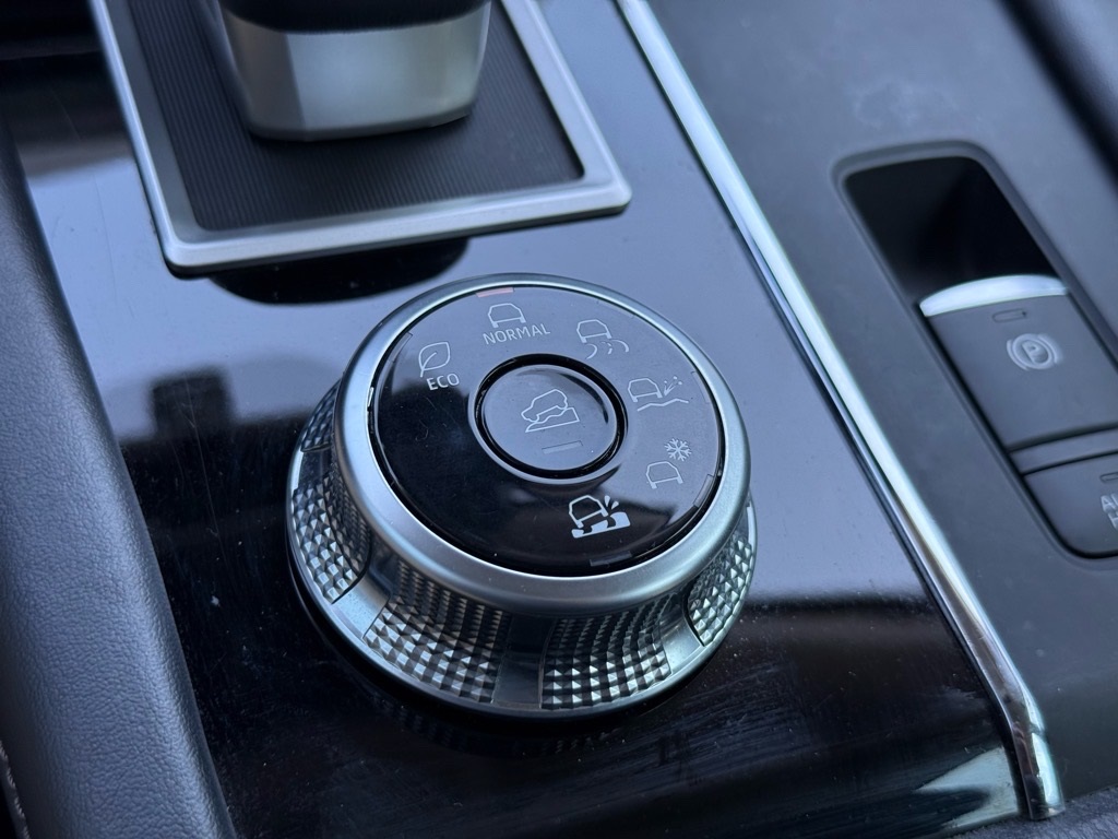 Vehicle image 21 of 25