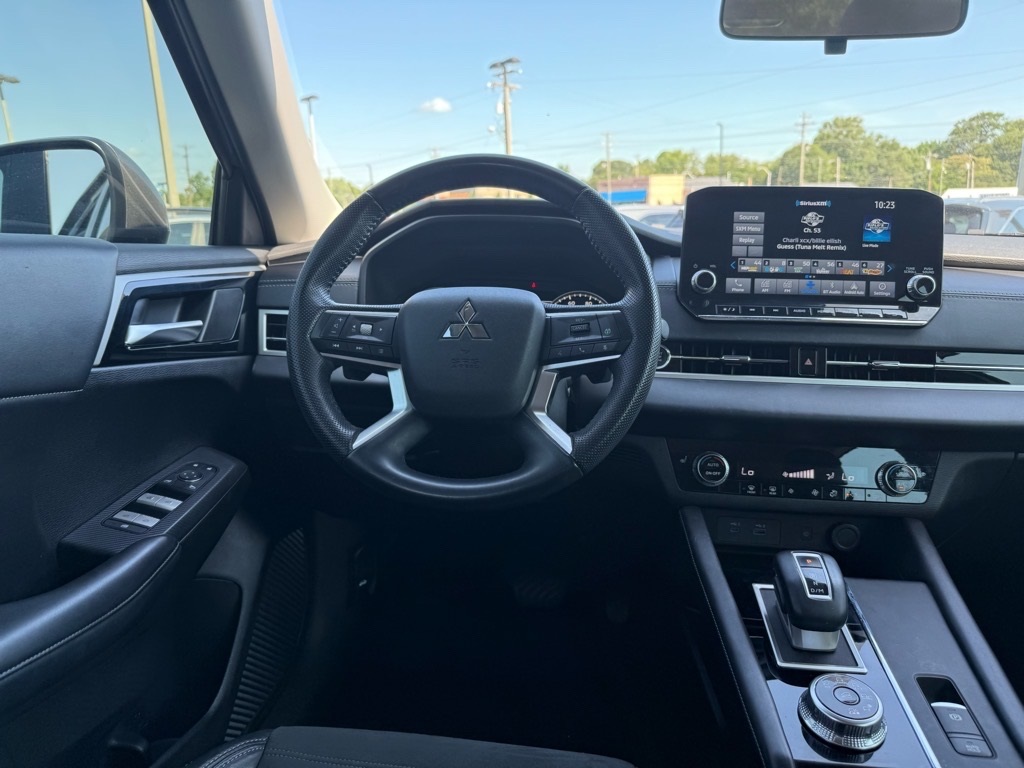 Vehicle image 13 of 25