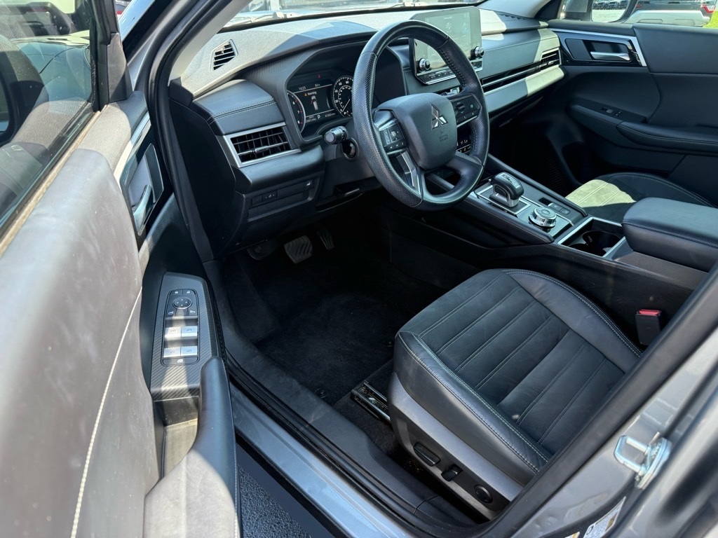 Vehicle image 14 of 25
