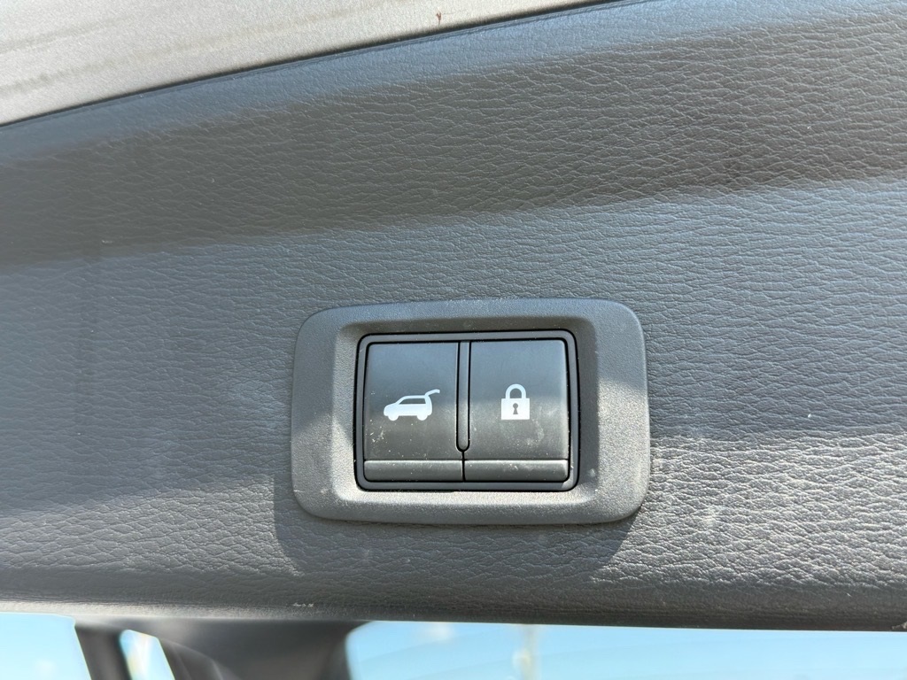 Vehicle image 20 of 25