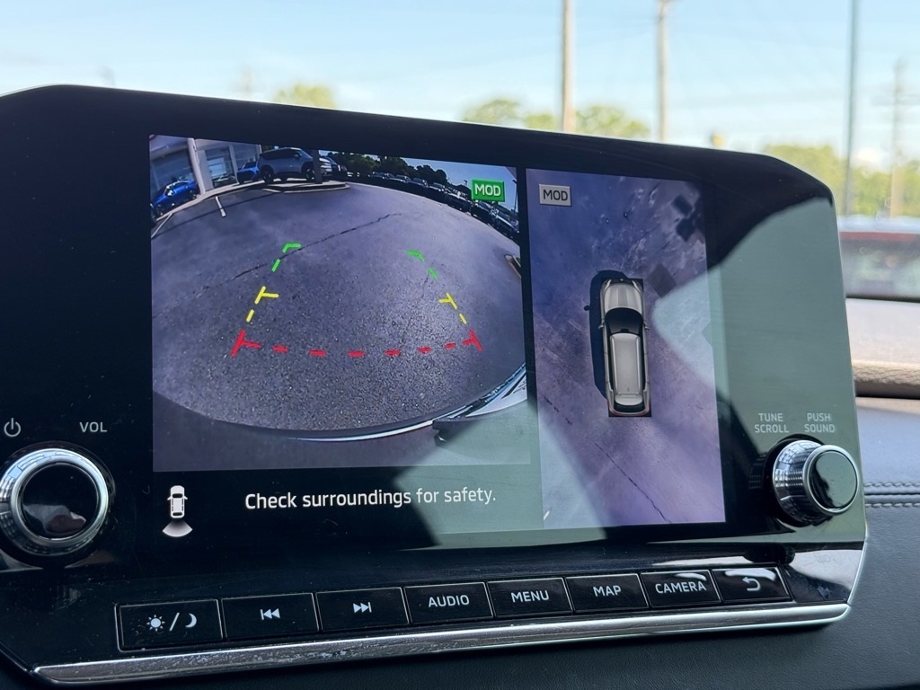 Vehicle image 17 of 25