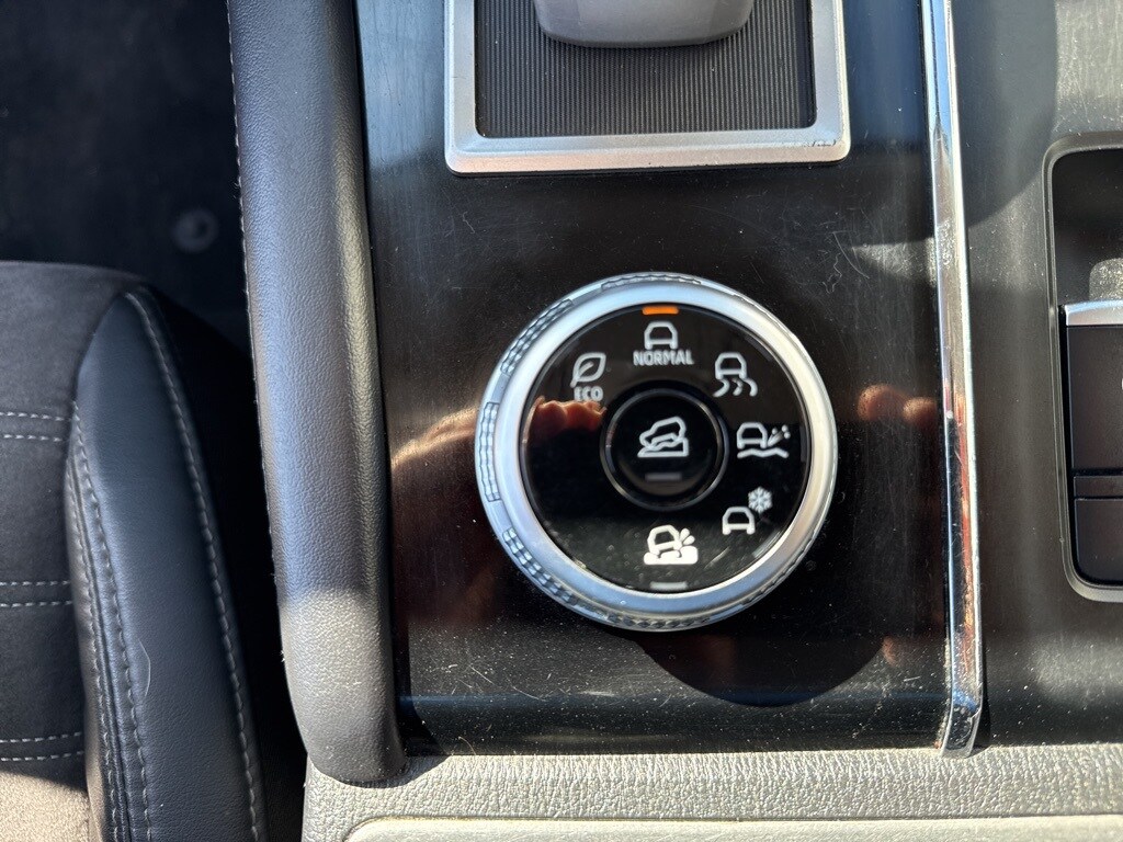Vehicle image 22 of 29