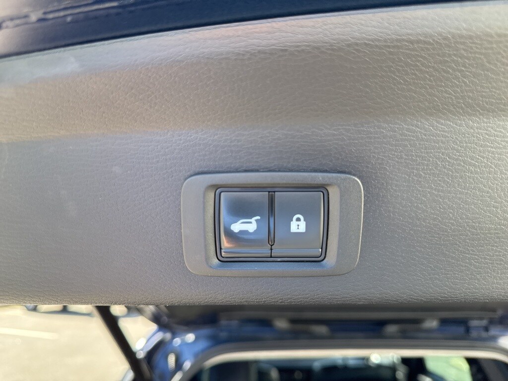 Vehicle image 27 of 29