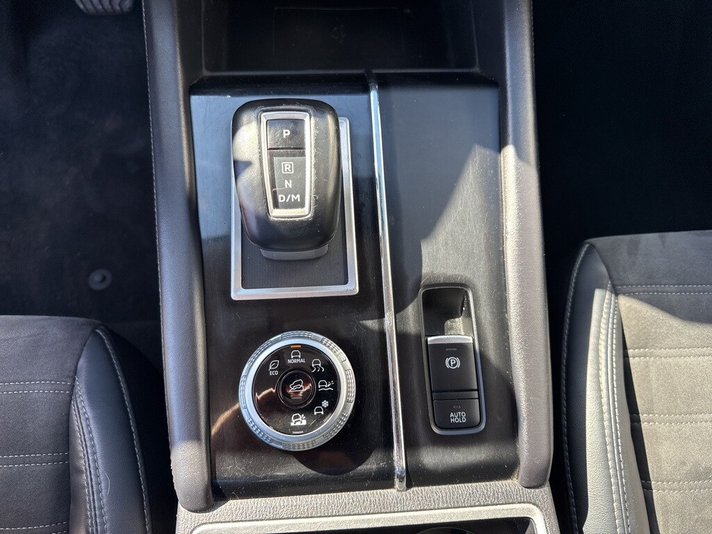 Vehicle image 21 of 29