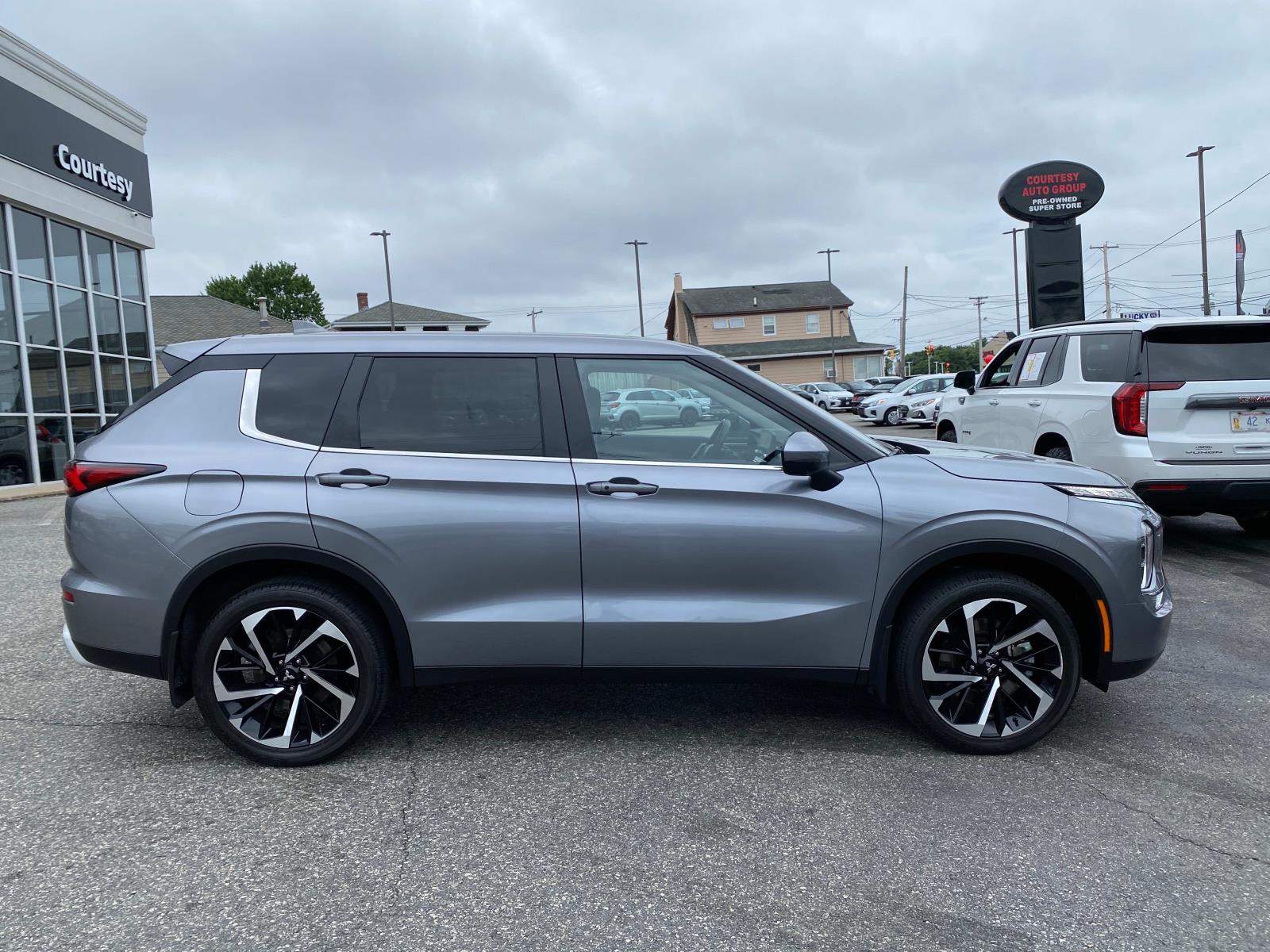 Vehicle image 4 of 29