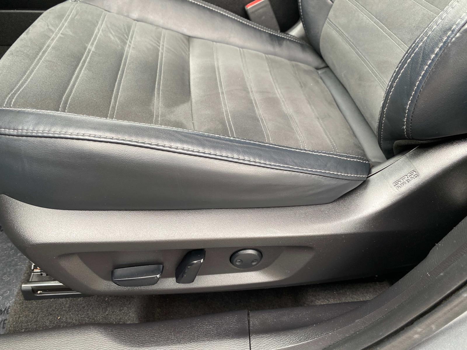 Vehicle image 25 of 29