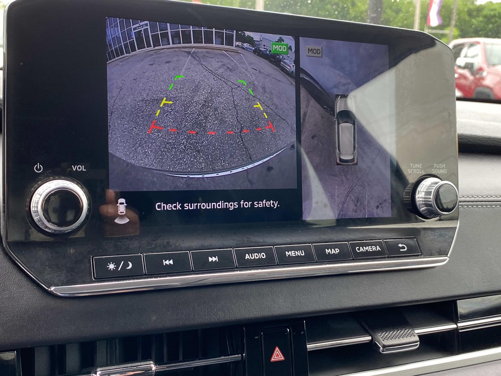 Vehicle image 21 of 29