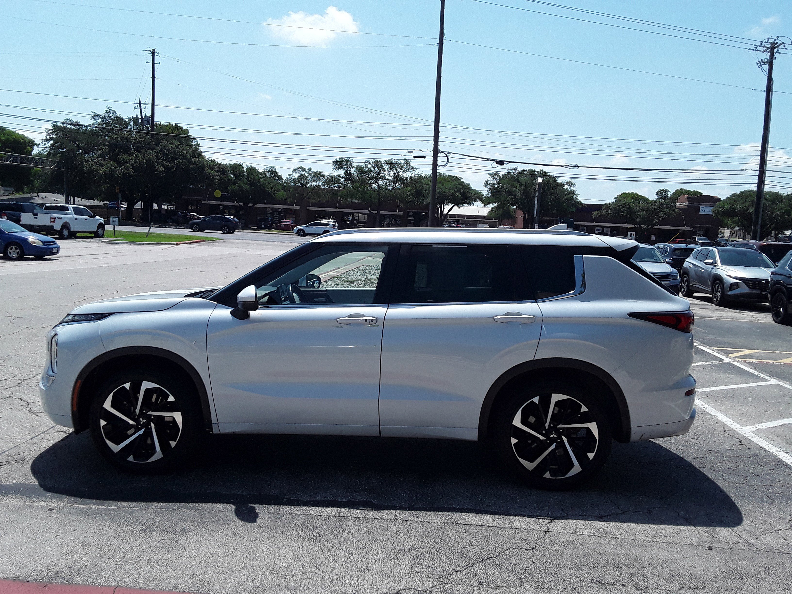 Vehicle image 8 of 27