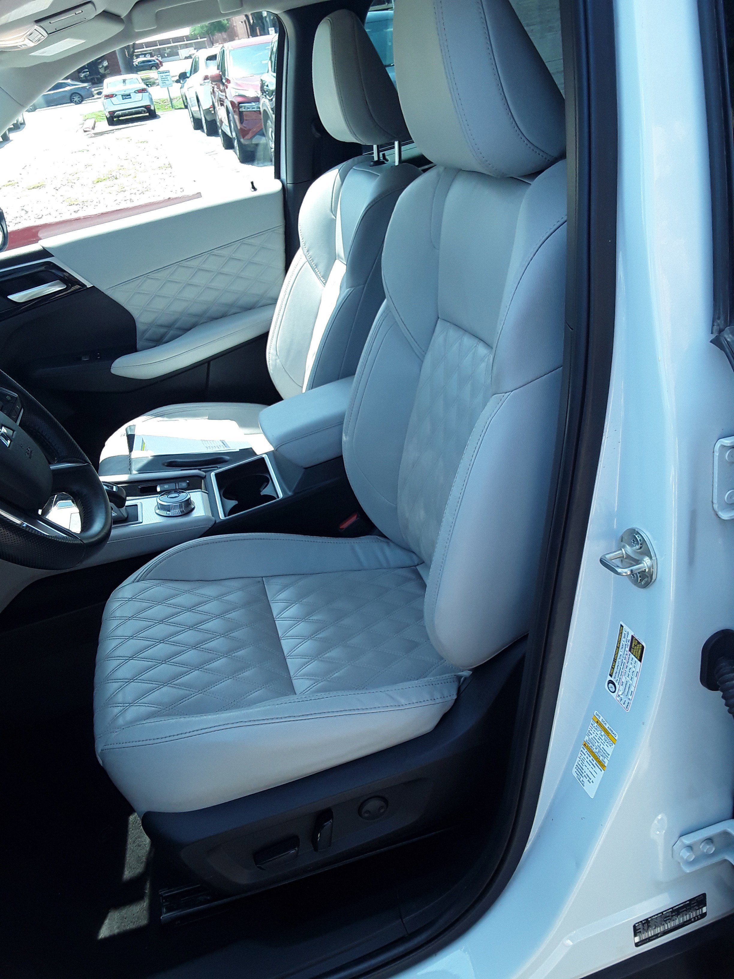 Vehicle image 14 of 27