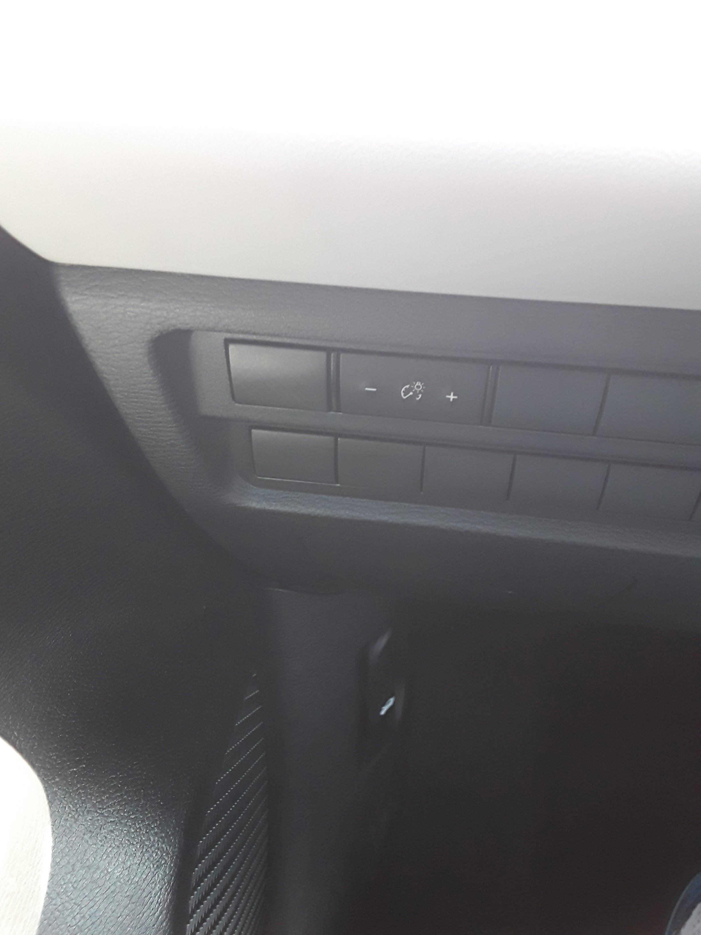 Vehicle image 21 of 27