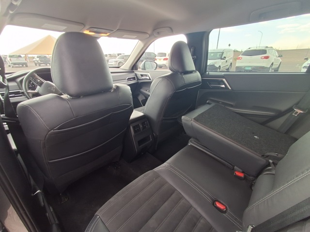 Vehicle image 8 of 10