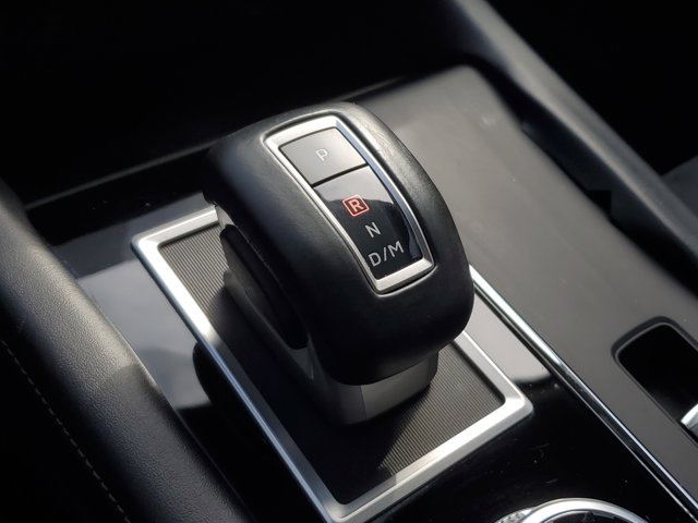Vehicle image 31 of 37