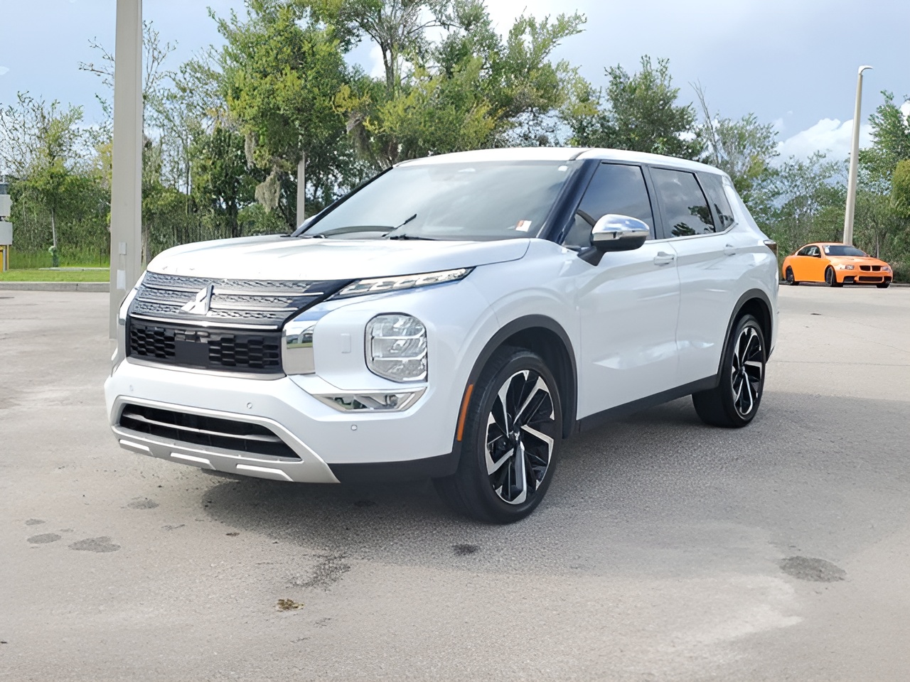 Vehicle image 33 of 37