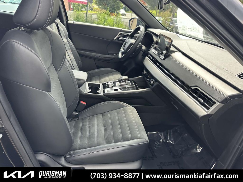 Vehicle image 12 of 27
