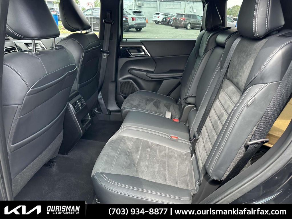 Vehicle image 11 of 27