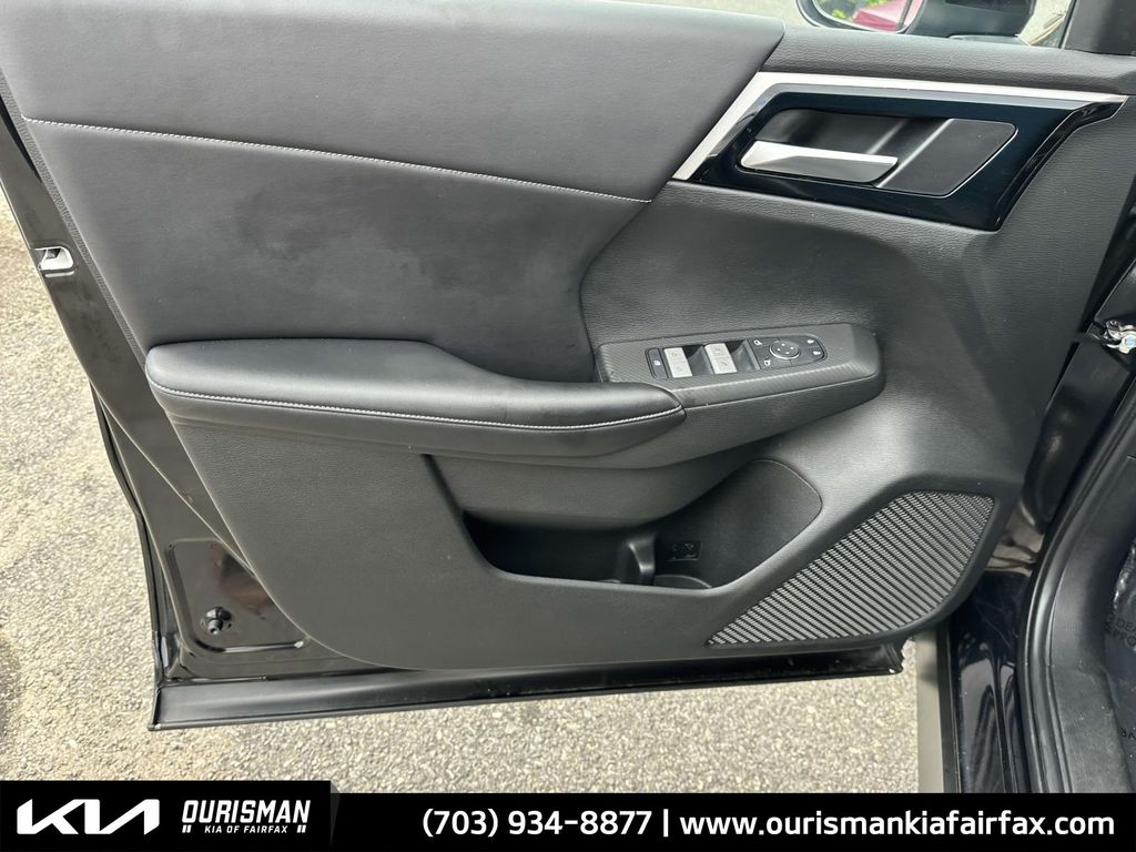 Vehicle image 18 of 27
