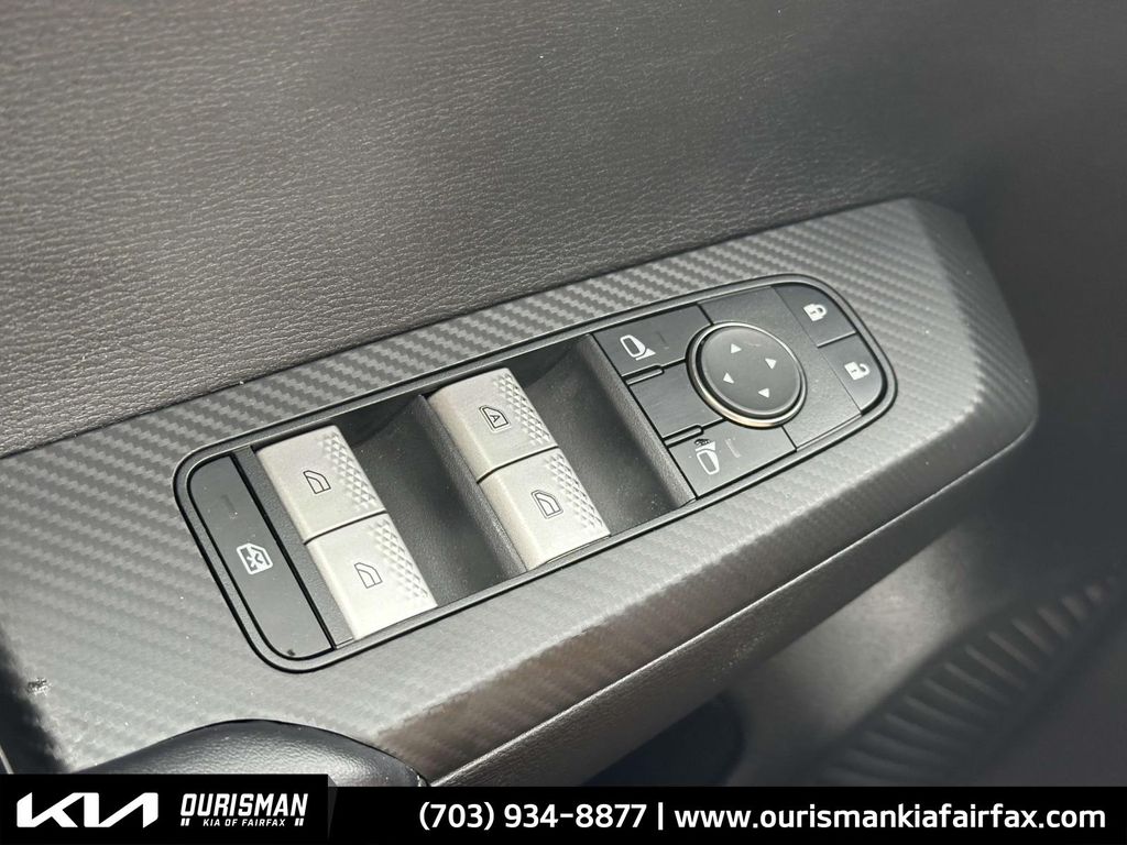 Vehicle image 23 of 27