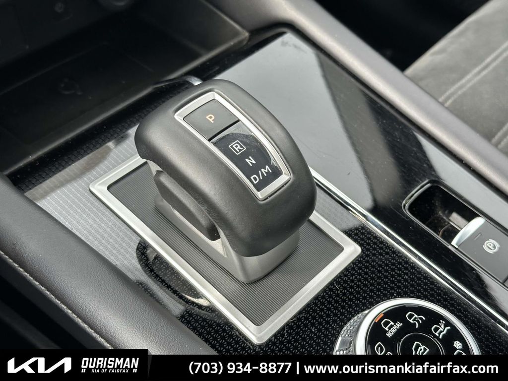 Vehicle image 24 of 27