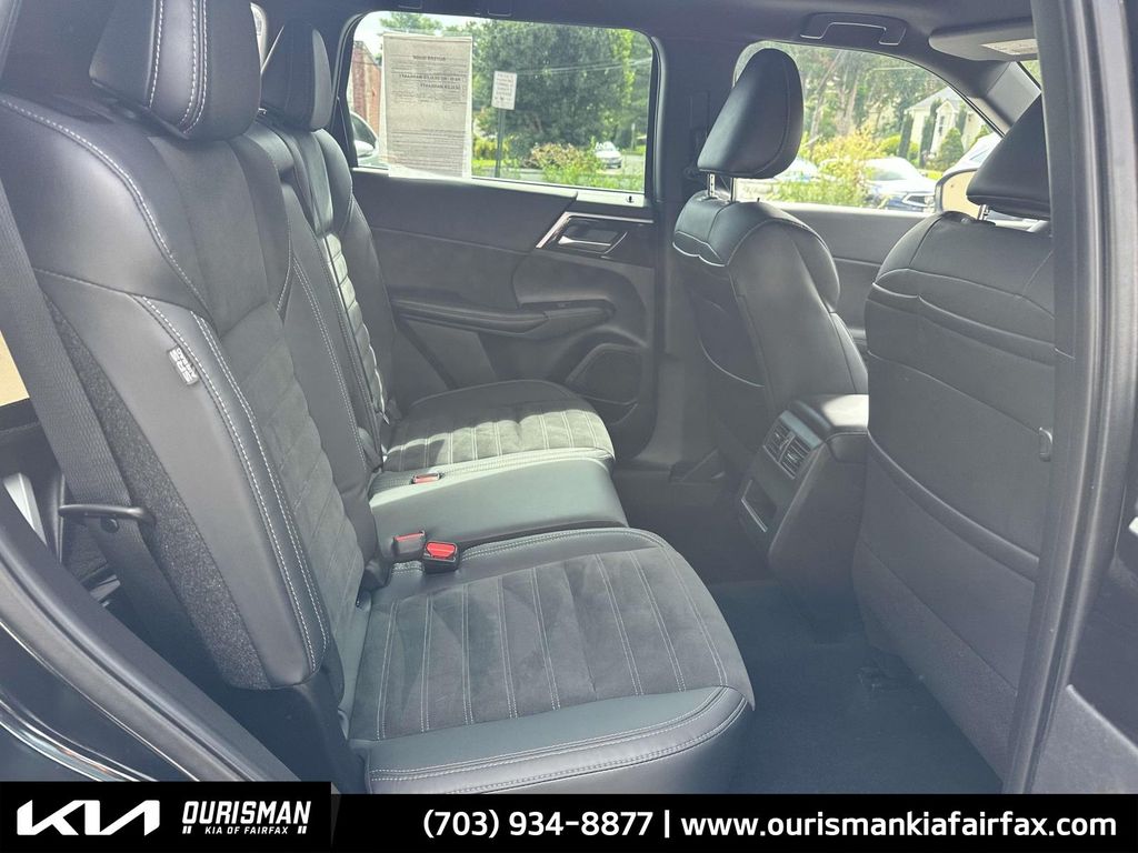 Vehicle image 10 of 27