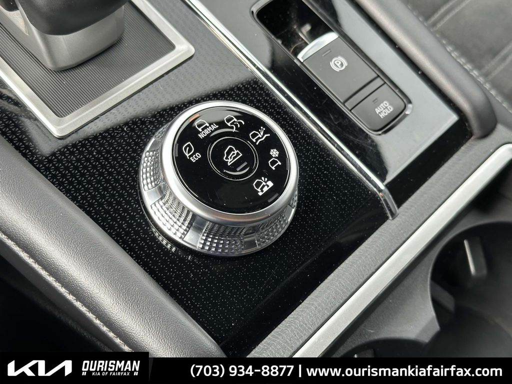 Vehicle image 21 of 27