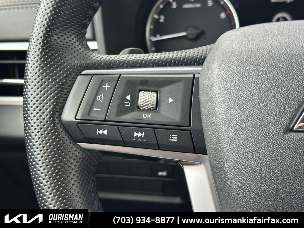 Vehicle image 25 of 27