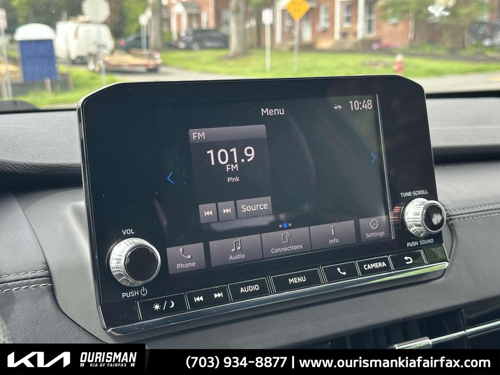 Vehicle image 16 of 27