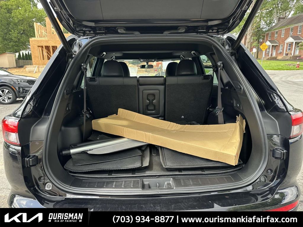 Vehicle image 8 of 27
