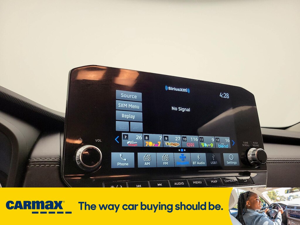 Vehicle image 21 of 28