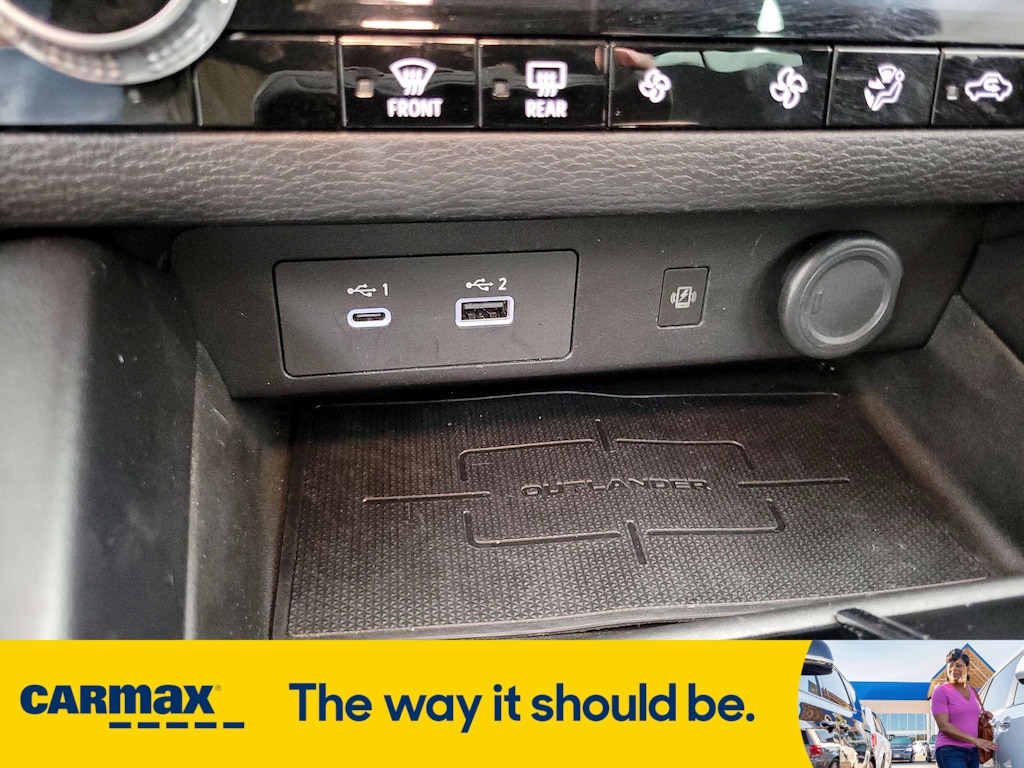 Vehicle image 24 of 28