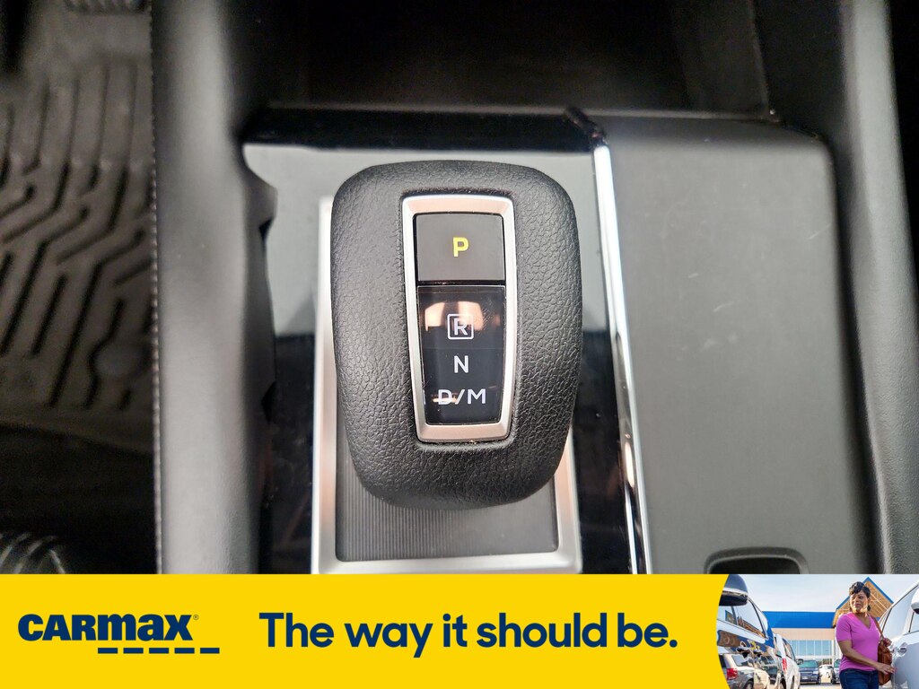 Vehicle image 22 of 29