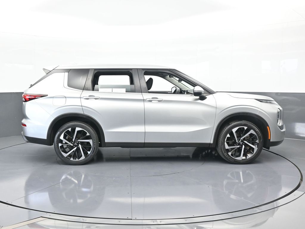 Vehicle image 13 of 71