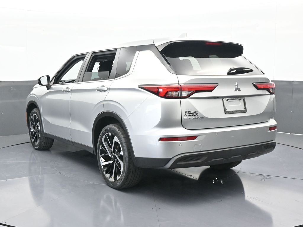 Vehicle image 28 of 71
