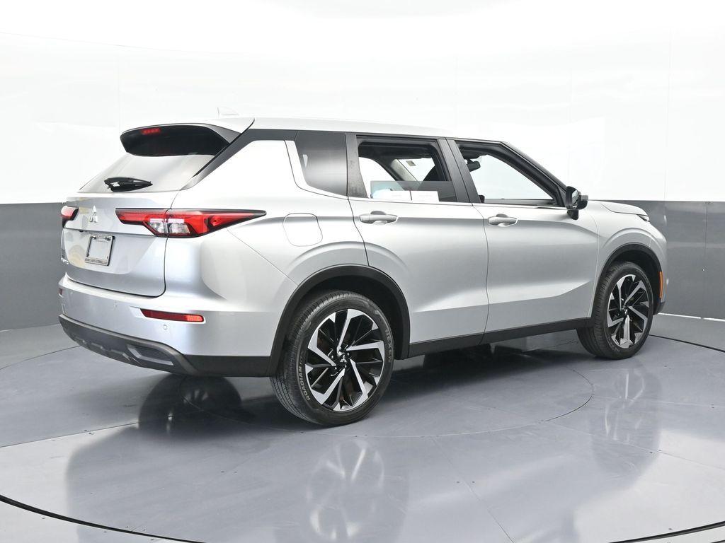 Vehicle image 23 of 71