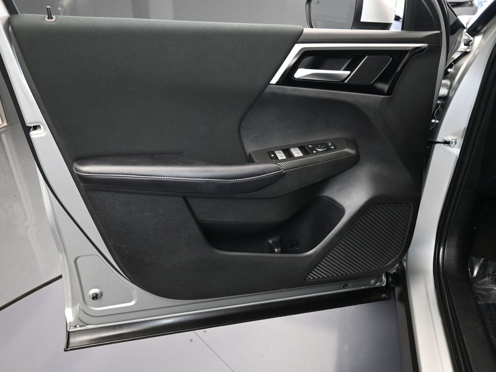 Vehicle image 40 of 71