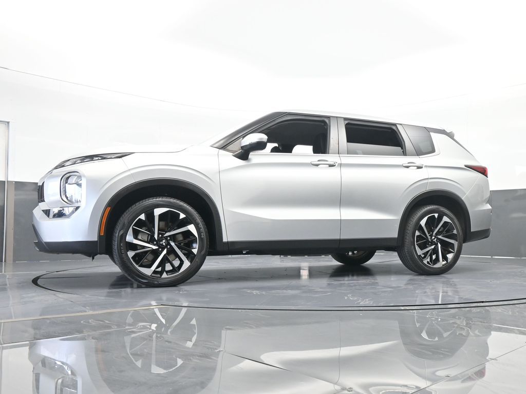 Vehicle image 32 of 71