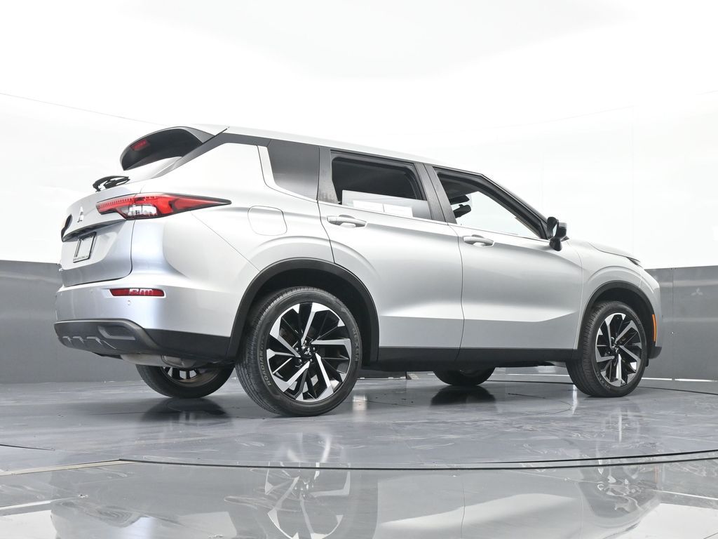 Vehicle image 17 of 71
