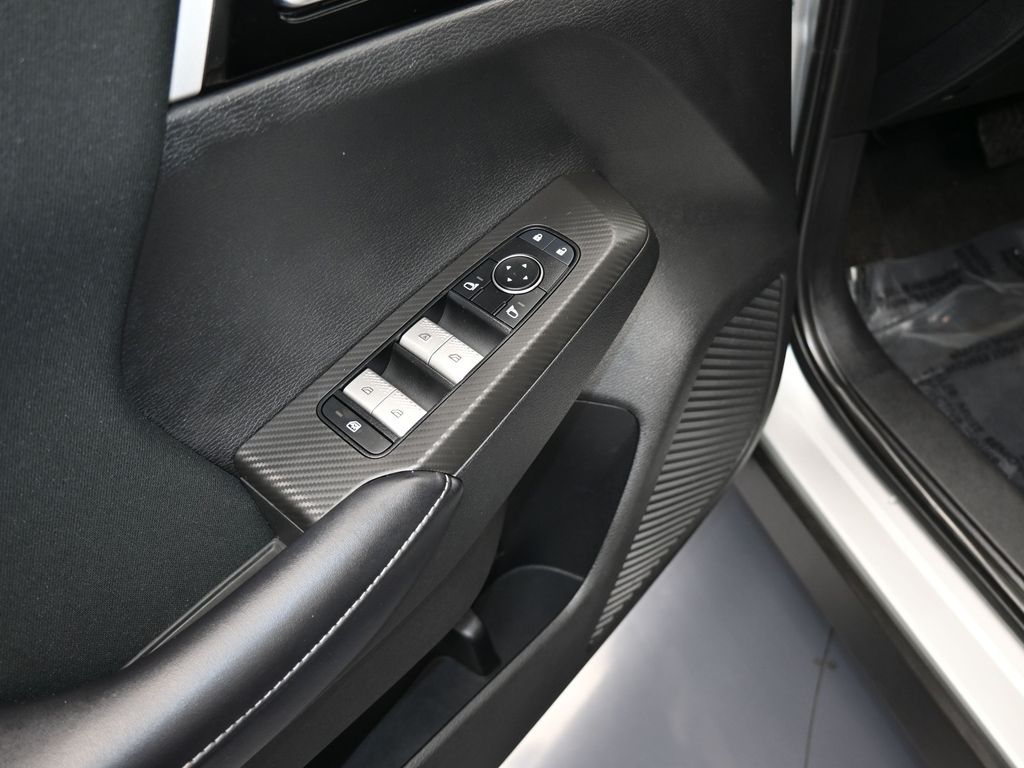 Vehicle image 41 of 71