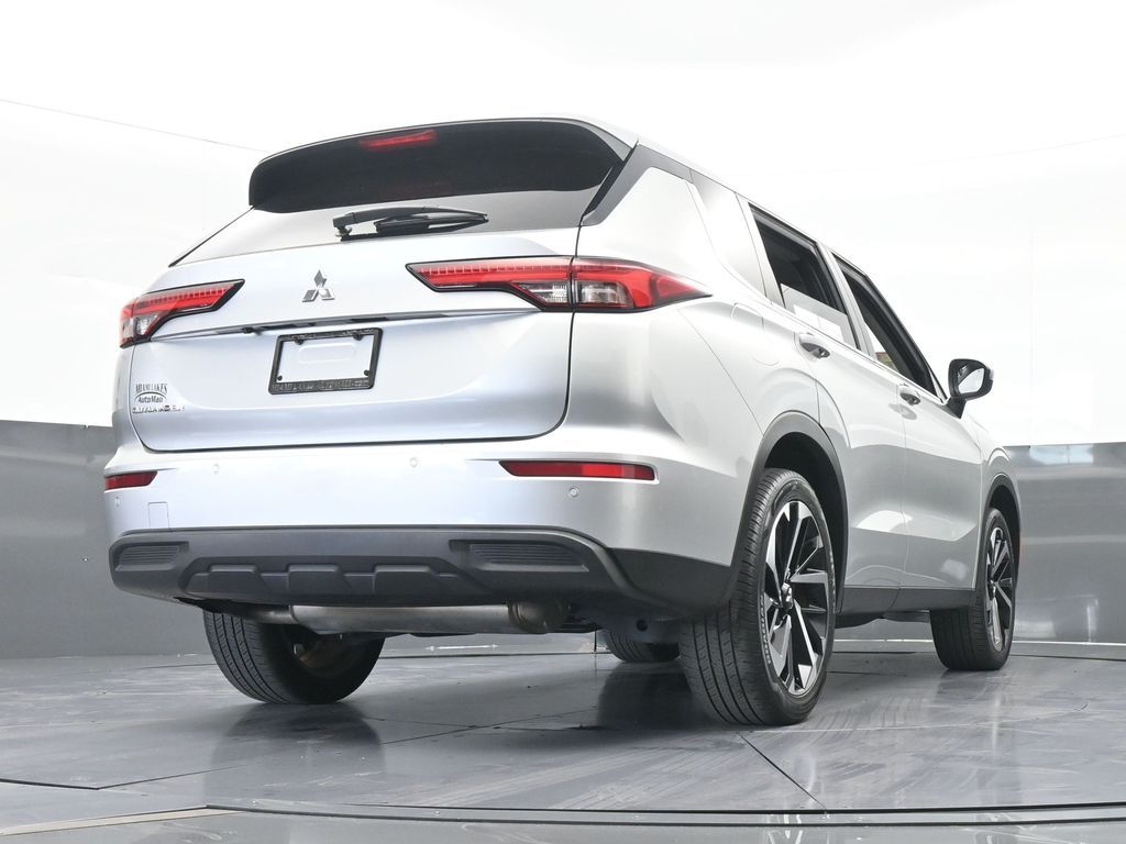 Vehicle image 21 of 71