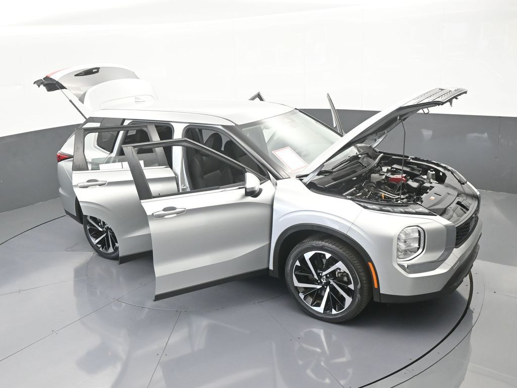 Vehicle image 5 of 71