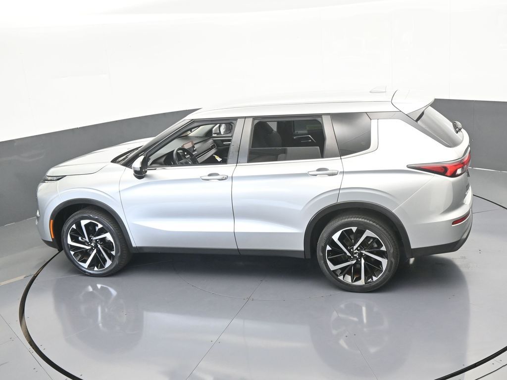 Vehicle image 31 of 71