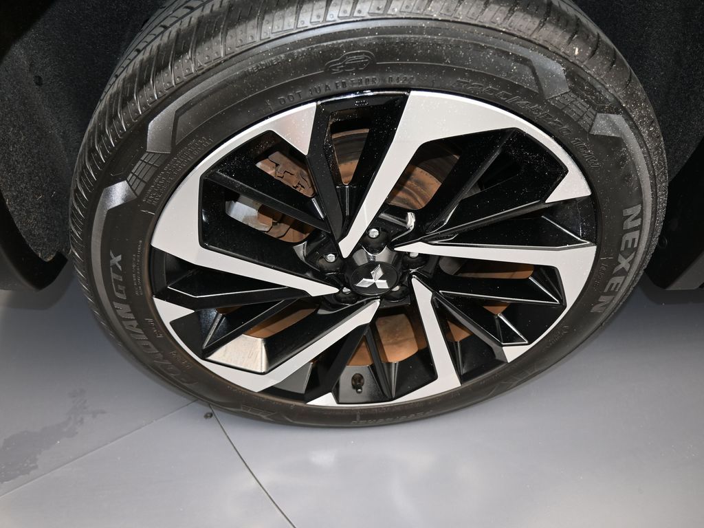 Vehicle image 65 of 71