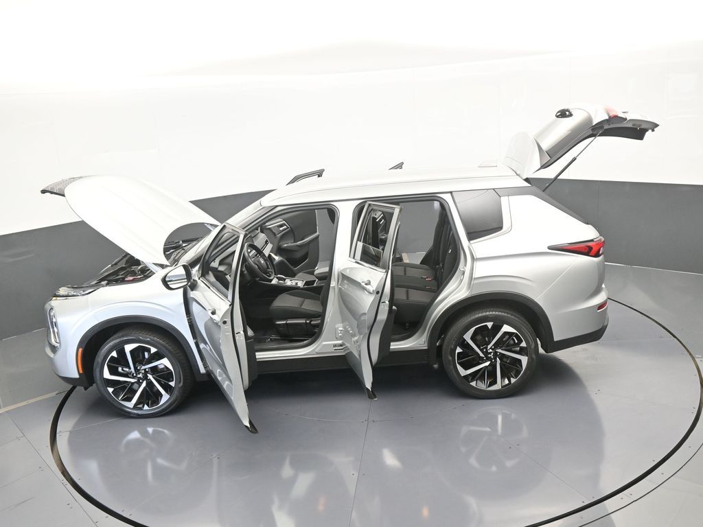 Vehicle image 33 of 71