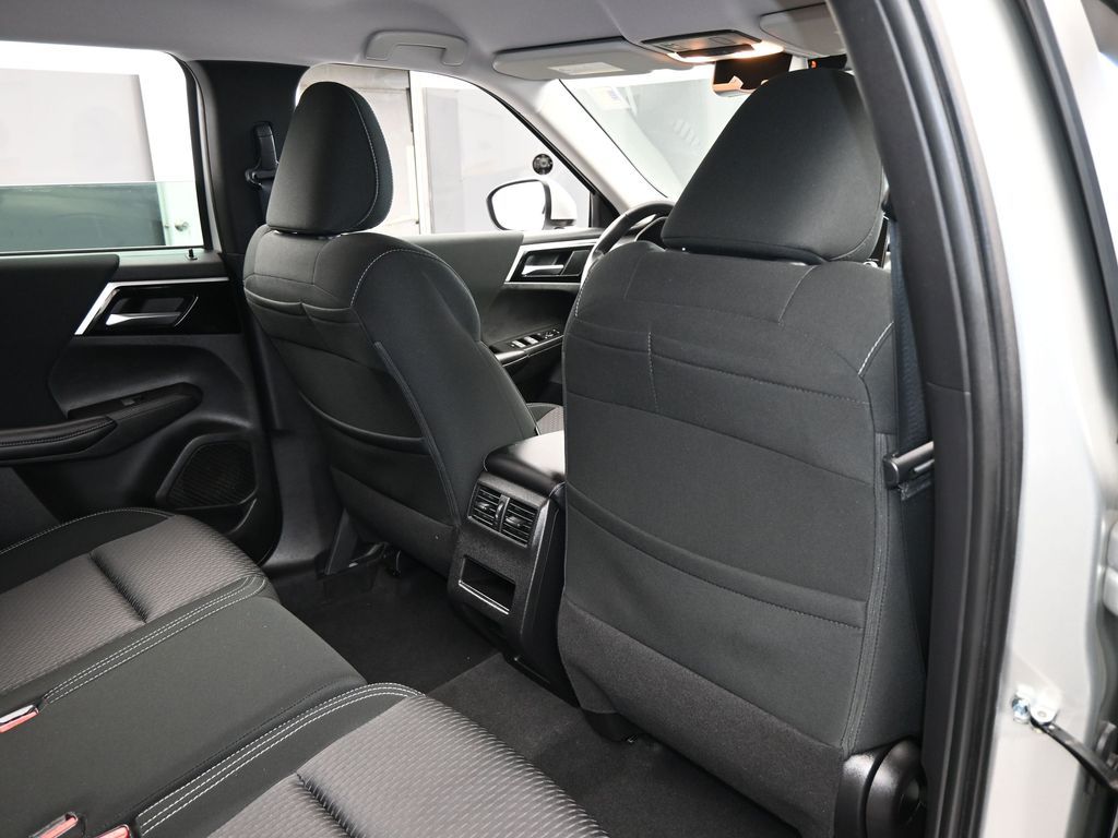 Vehicle image 66 of 71