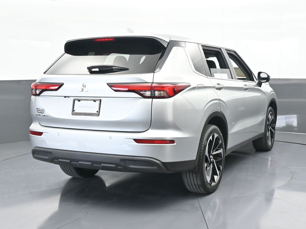 Vehicle image 22 of 71