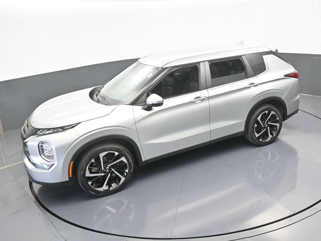 Vehicle image 4 of 71
