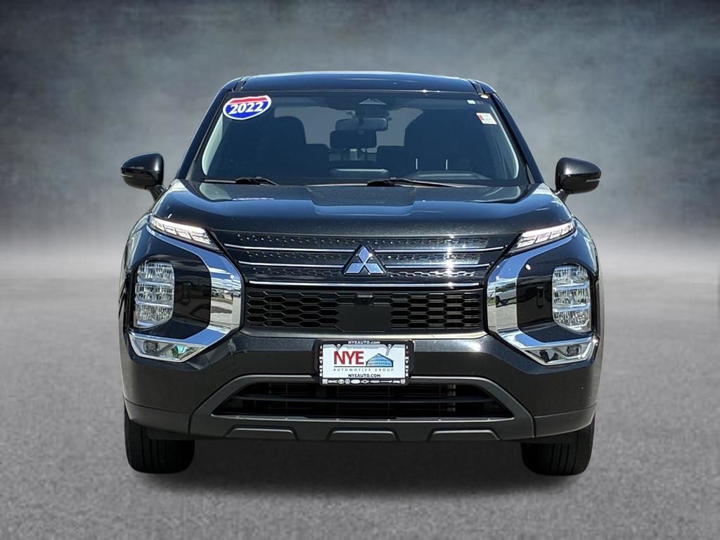 2022 Mitsubishi Outlander ES Image 2 of 46