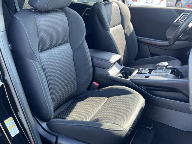 Vehicle image 11 of 28