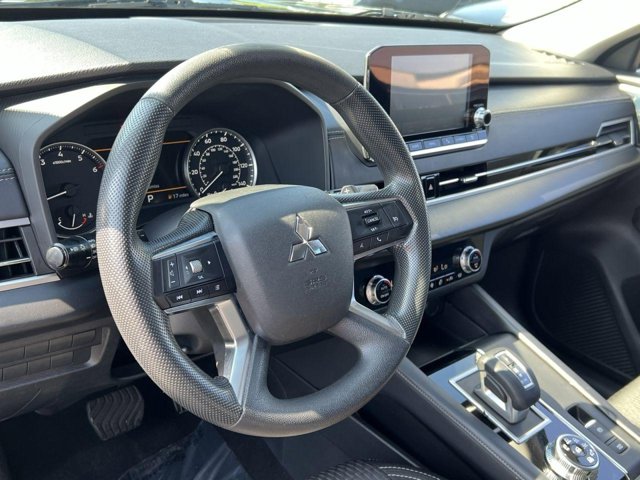 Vehicle image 16 of 28